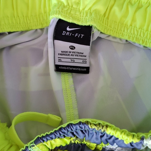 Nike boys Athletic shorts - Picture 3 of 3